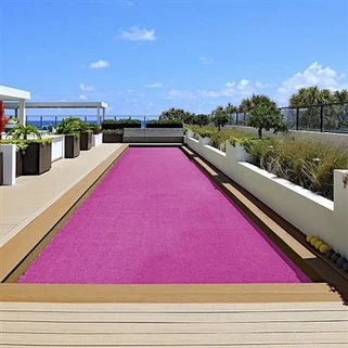 Relva artificial rosa decorativa para férias